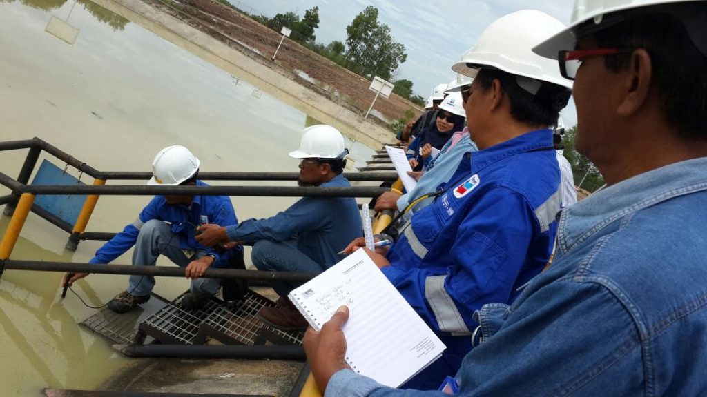 Petugas Pengambilan Contoh Minyak dan Gas Bumi - Petro Training Asia