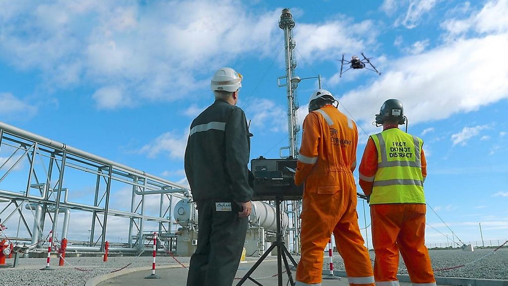 asctec-falcon-8-inspection-safe-high-tech-drone-automation-thermal-oil-rig